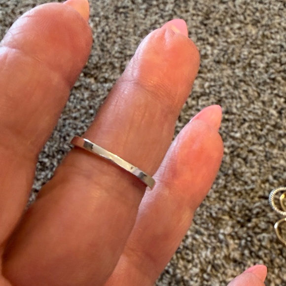 Elegant Sterling  Silver Circle Ring - Picture 2 of 2